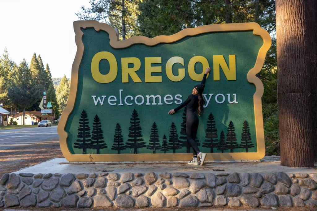 Oregon Welcomes You sign